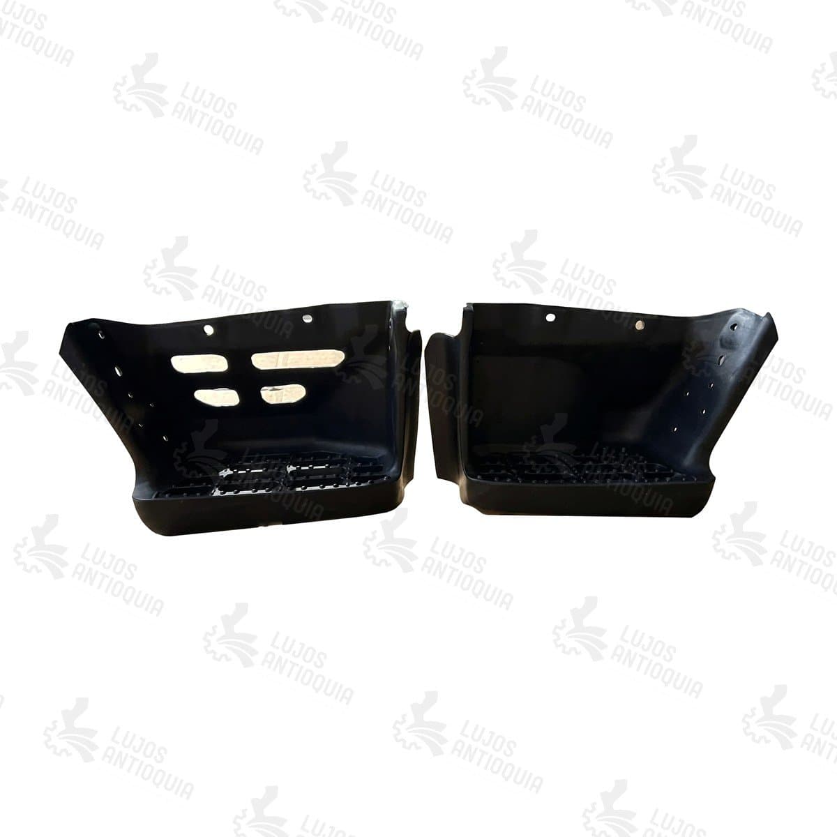 Estribo Hino 300 llanta sencilla Derecho (RH)